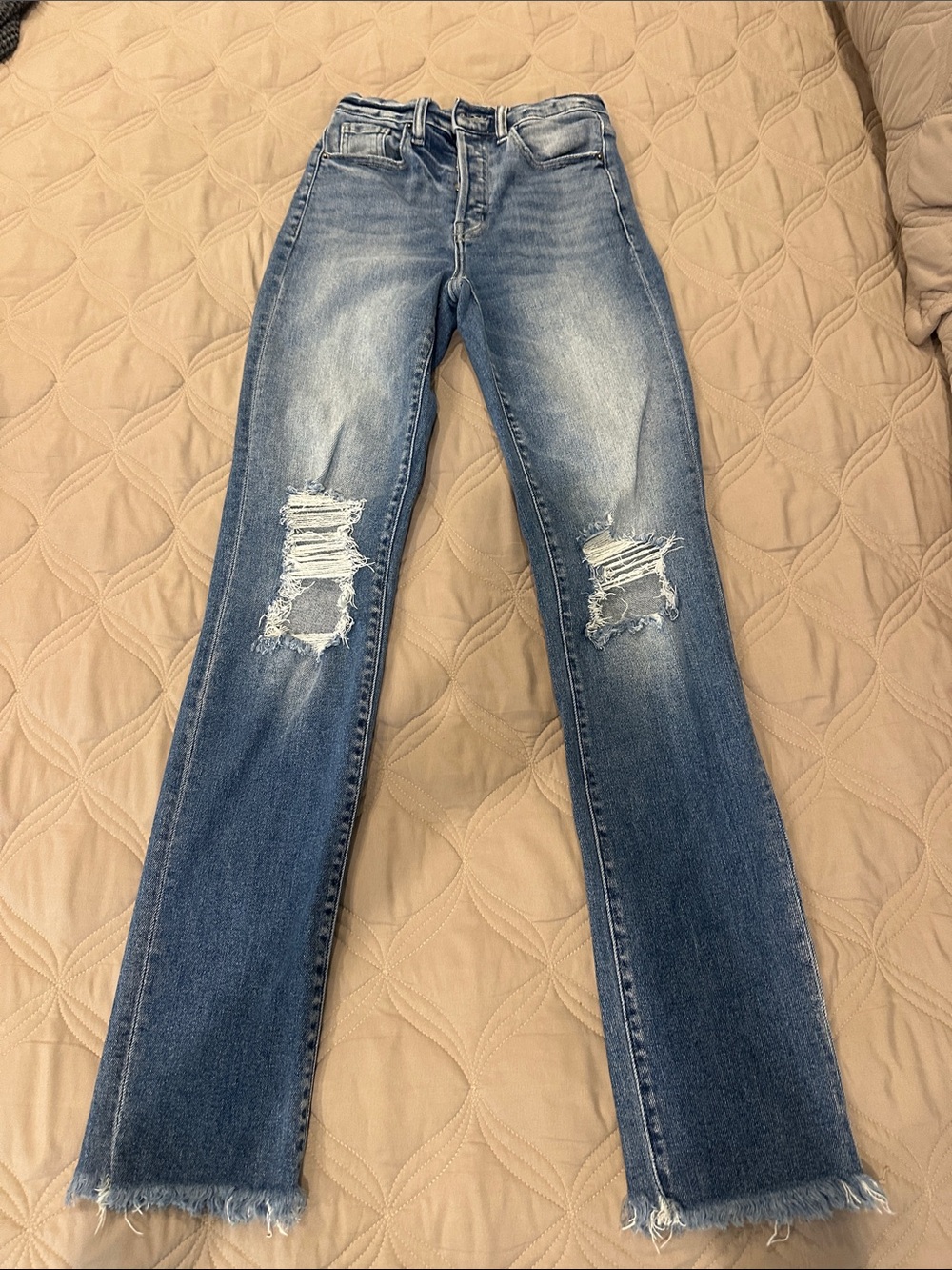 Willow & Root The Mom Fit Button Fly Distressed Raw Hem Jeans Size 23⁠